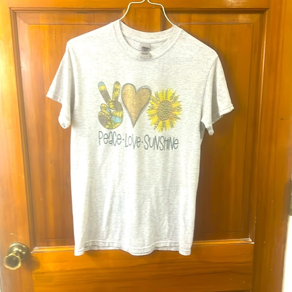 Peace Love Sunshine Women’s Graphic Gray Tee Size Small